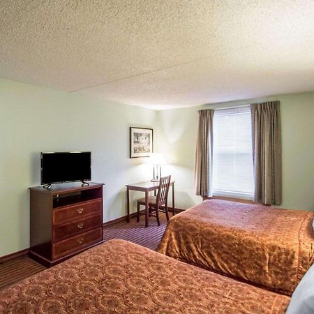 Rodeway Inn Lakeville Extérieur photo