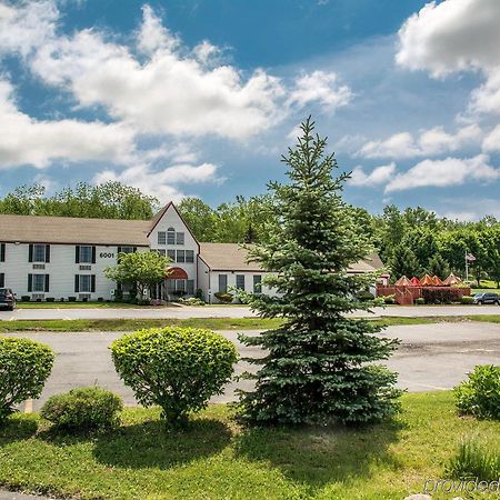 Rodeway Inn Lakeville Extérieur photo