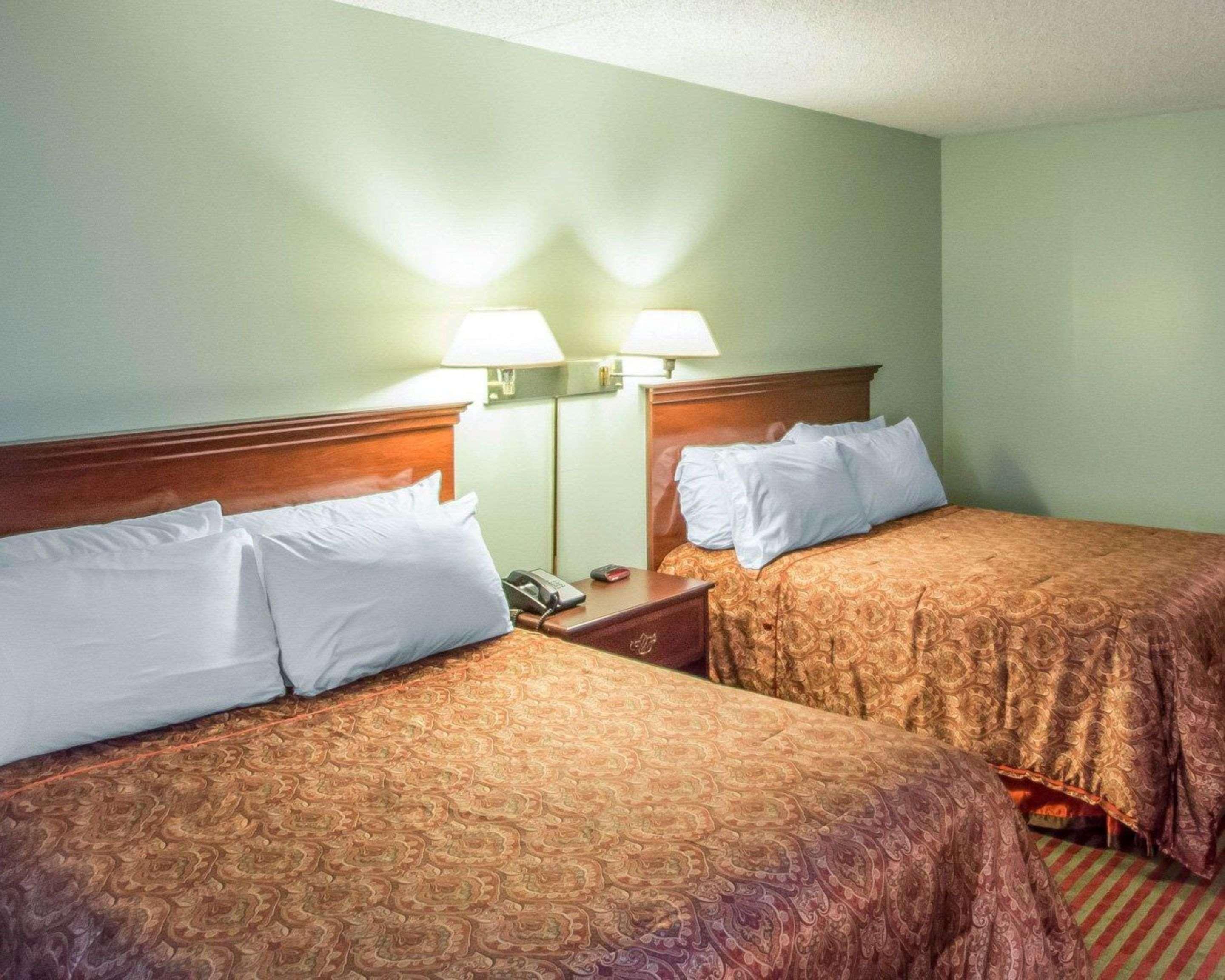 Rodeway Inn Lakeville Extérieur photo