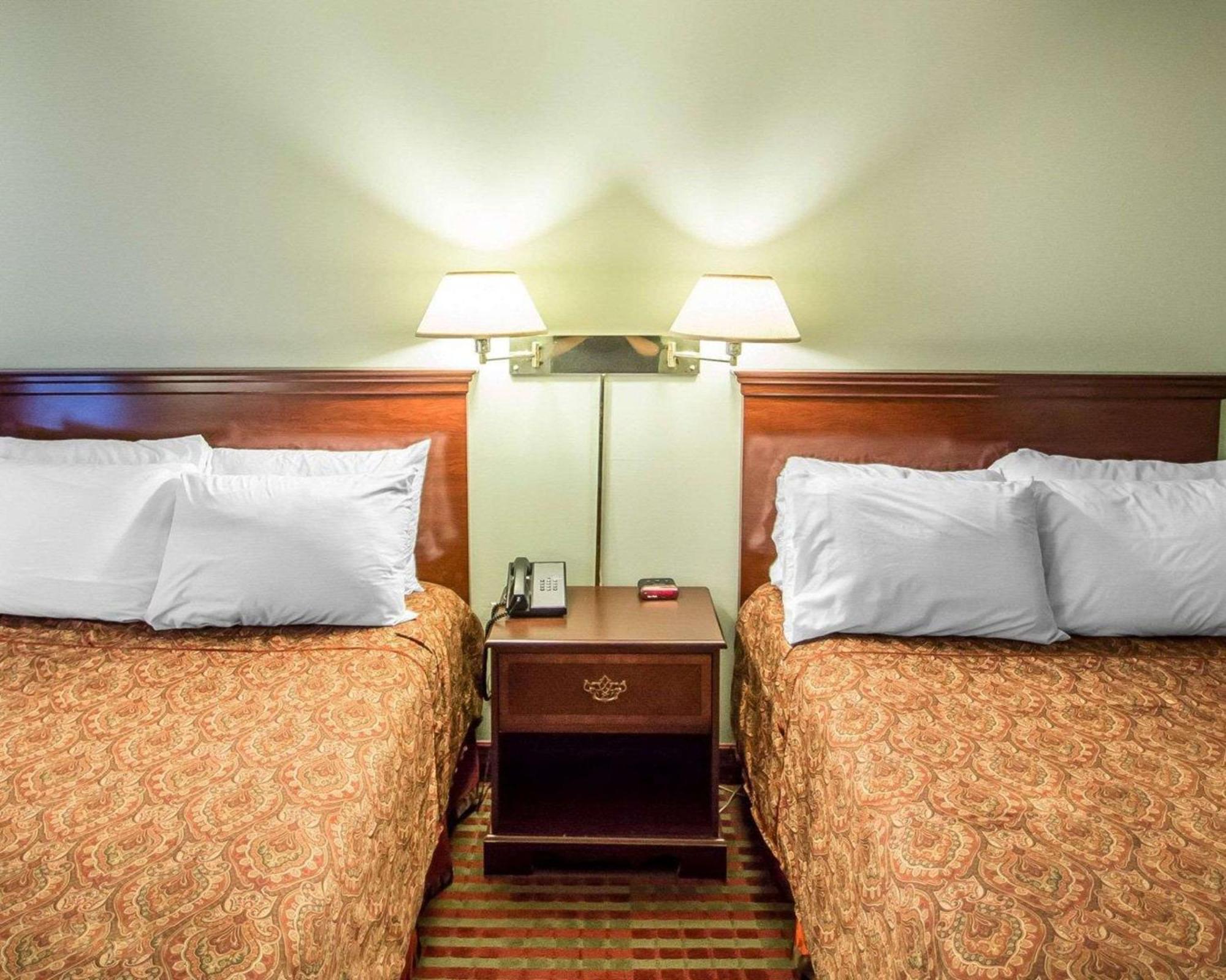 Rodeway Inn Lakeville Extérieur photo
