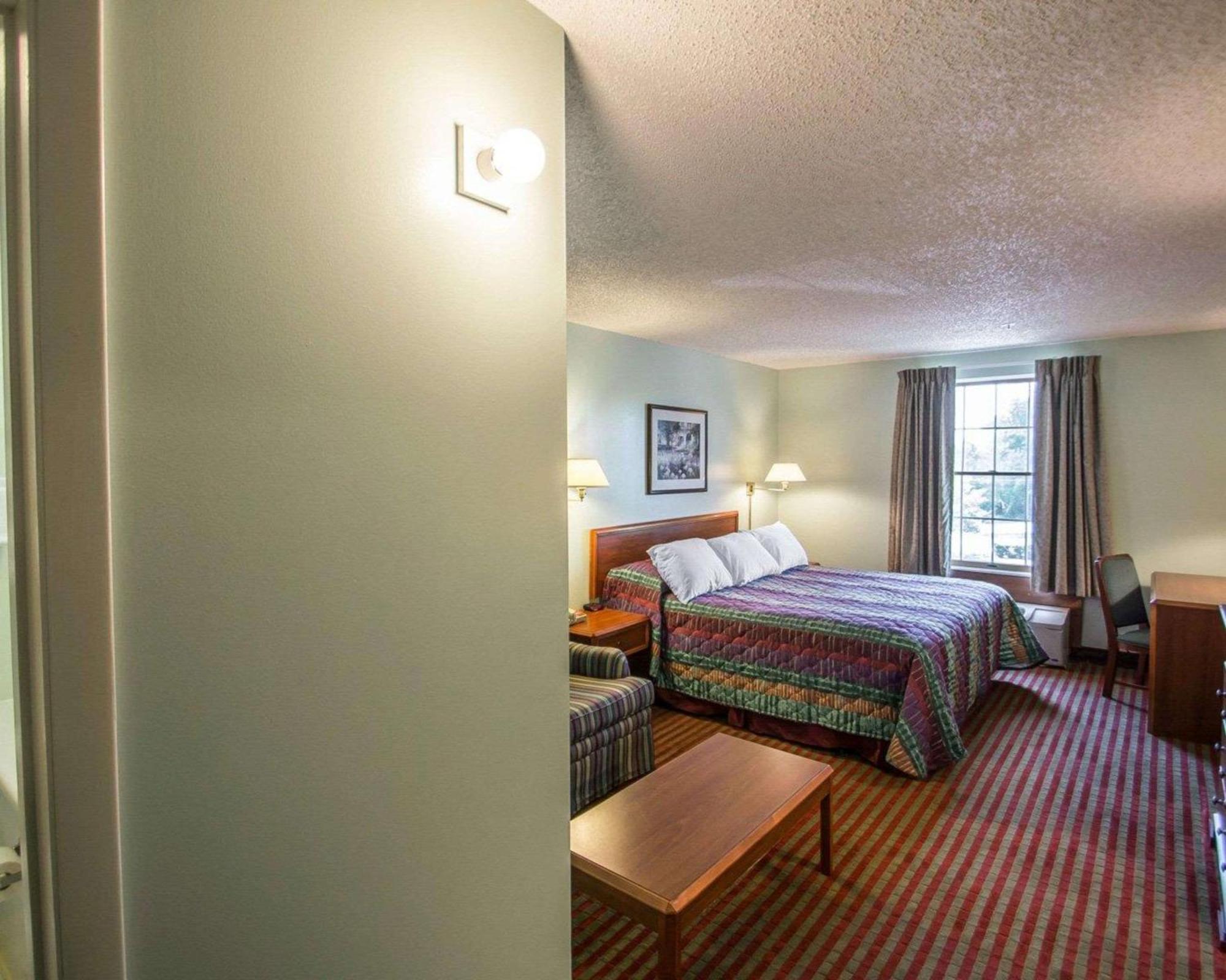 Rodeway Inn Lakeville Extérieur photo