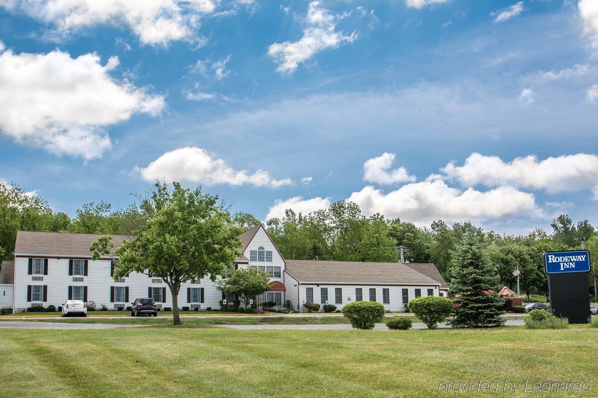 Rodeway Inn Lakeville Extérieur photo