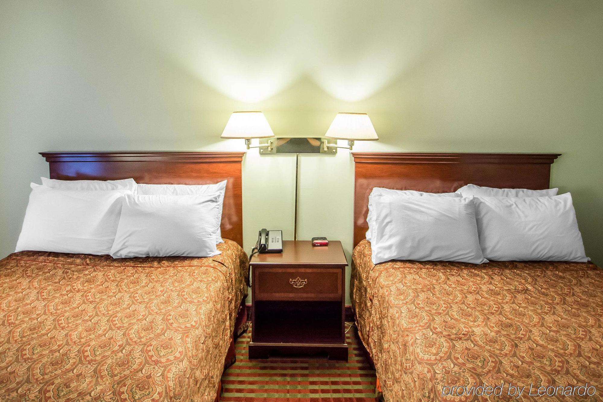 Rodeway Inn Lakeville Extérieur photo