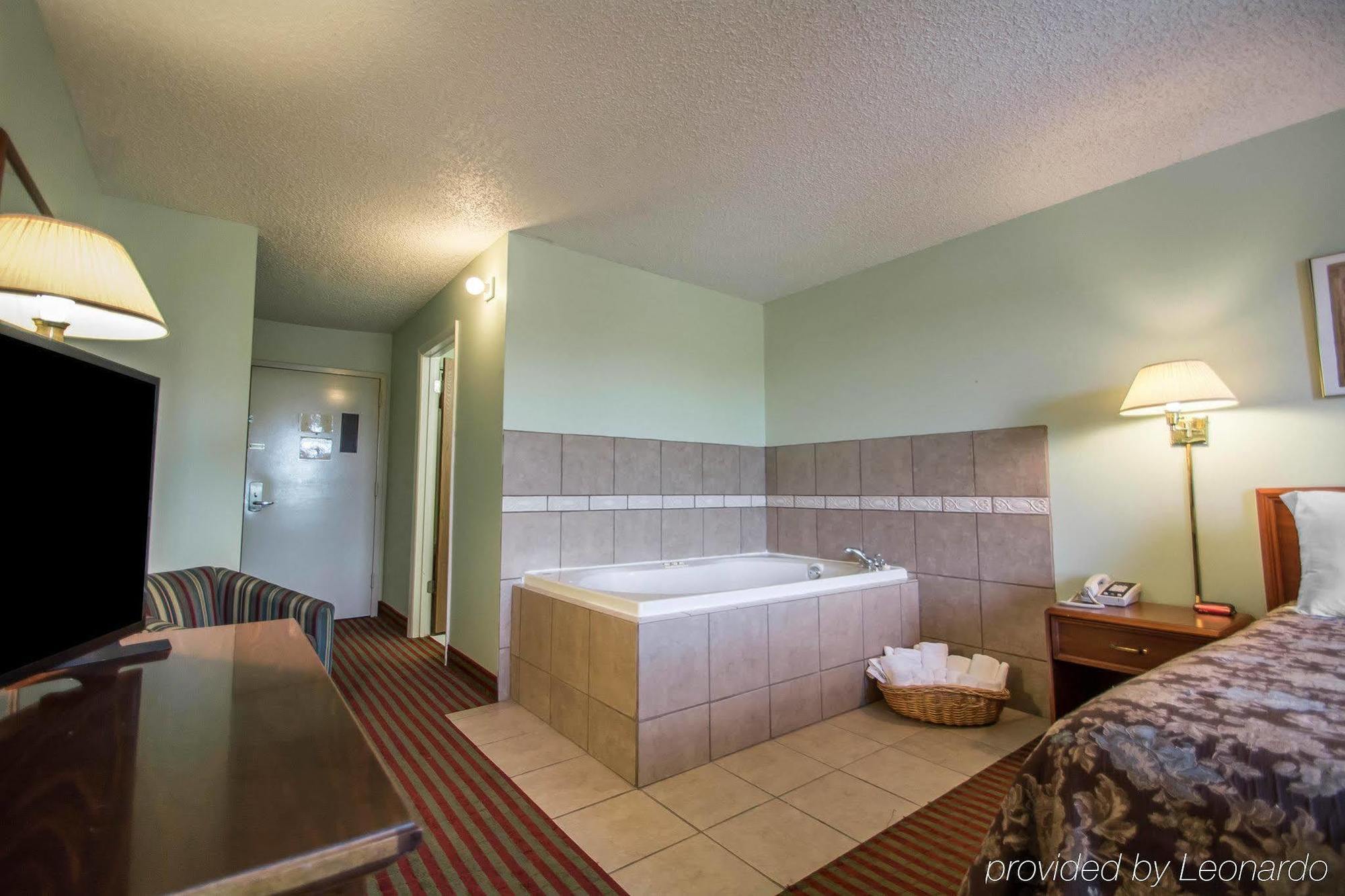 Rodeway Inn Lakeville Extérieur photo