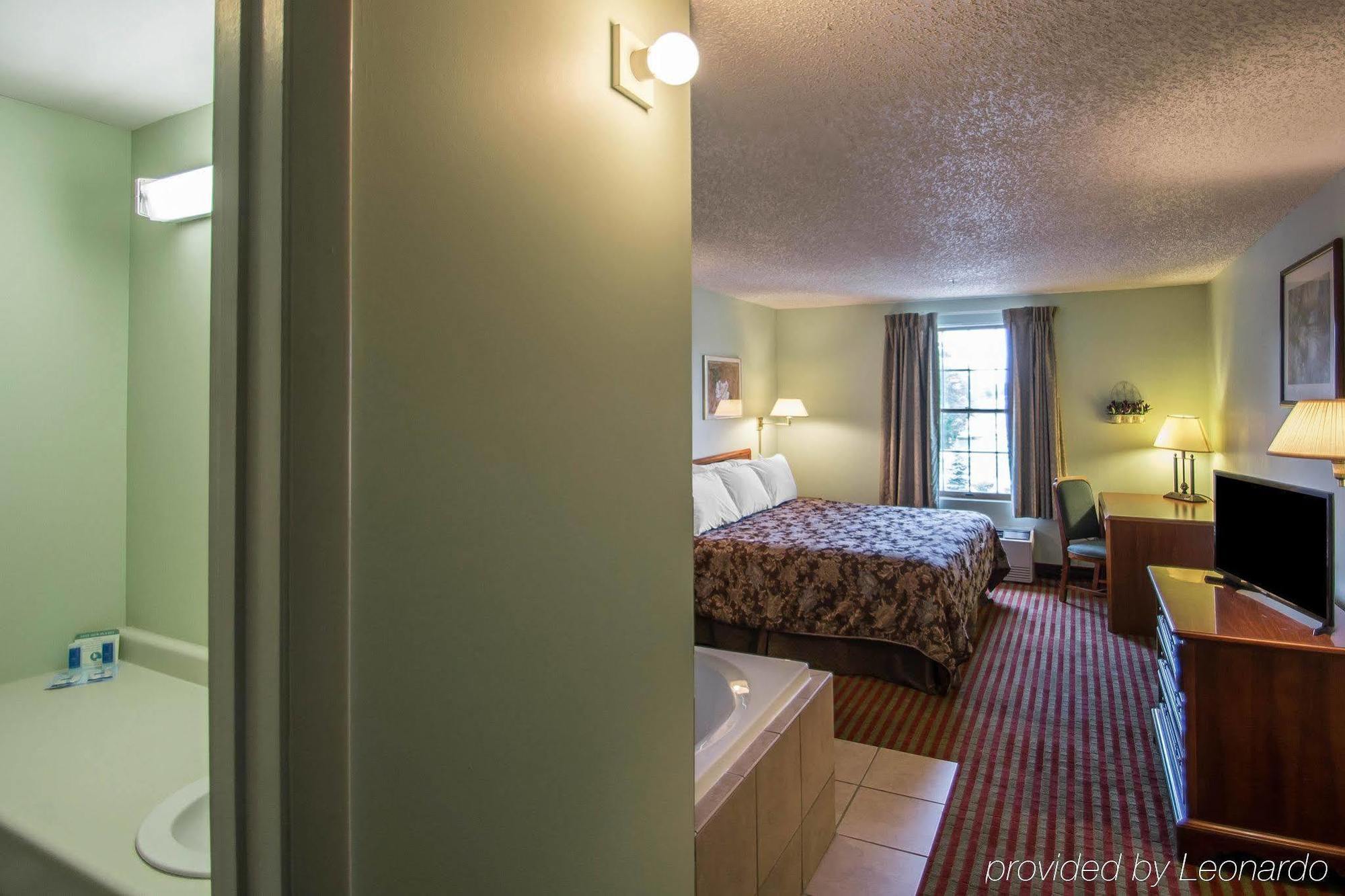 Rodeway Inn Lakeville Extérieur photo